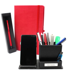 Kişiye Özel Kırmızı Defter & Roller Kalem & Masaüstü Telefonlu Kalemlik Hediye Seti (Model 1)