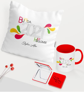 BK Gift Kişiye Özel Bu Yılda Hep Gülümse Temalı Kırmızı Kupa Ayna Yastık Seti
