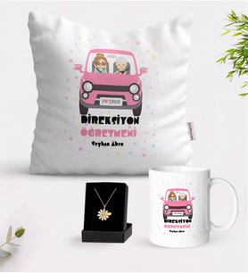 BK Gift Kişiye Özel Direksiyon Öğretmeni Beyaz Kupa Yastık ve İsimli Papatya Kolye Hediye Seti (Model 1)