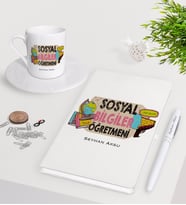 BK Gift Kişiye Özel Sosyal Bilgiler Öğretmeni Beyaz Defter Kalem Türk Kahvesi Fincanı Seti-3 (Model 1)