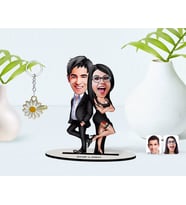 BK Gift Kişiye Özel Sevgililer Karikatürlü 3D Ahşap Biblo ve İsimli Gold Papatya Anahtarlık-6 (Model 1)