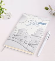 BK Gift Kişiye Özel İsimli Yılbaşı Mutlu Yıllar Beyaz Defter ve Kalem Hediye Seti-23 (Model 1)