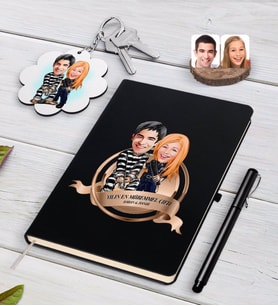 BK Gift Kişiye Özel Yılın En Mükemmel Çifti Karikatürlü Siyah Defter Kalem ve Anahtarlık Hediye Seti-7 (Model 1)