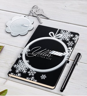 BK Gift Kişiye Özel Yılbaşı Mutlu Yıllar Siyah Defter Kalem ve Anahtarlık Hediye Seti-14 (Model 1)