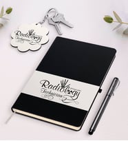 BK Gift Kişiye Özel Radyoloji Teknisyeni Siyah Defter Kalem Ve Anahtarlık Hediye Seti-1 (Model 1)