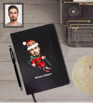 Kişiye Özel Yılbaşı Erkek Karikatürlü Siyah Defter Kalem Hediye Seti Model-12