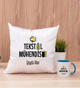 Tekstil Mühendisi Kare Yastık ve Mavi Kupa Bardak