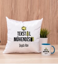Tekstil Mühendisi Kare Yastık ve Mavi Kupa Bardak
