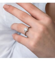 6 Tırnaklı Swarovski Taşlı Gümüş Yüzük