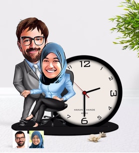 BK Gift Kişiye Özel Sevgililer Karikatürlü Ahşap Biblo Masa Saati-57 (Beyaz)