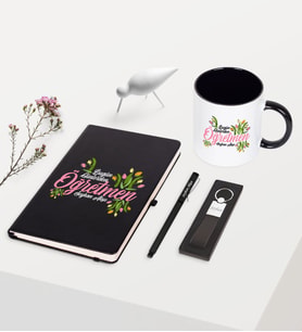 BK Gift Kişiye Özel Bugün Günlerden Öğretmen Temalı Siyah Defter Kalem Anahtarlık Kupa Seti - 1