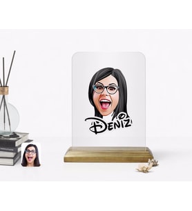 BK Gift Kişiye Özel Kadın Yüz Karikatürlü Ahşap Standlı Çerçeve-2 (Beyaz)