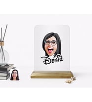 BK Gift Kişiye Özel Kadın Yüz Karikatürlü Ahşap Standlı Çerçeve-2 (Beyaz)