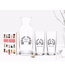 BK Gift Kişiye Özel Renkli Baskılı Çelenk Baş Harfli İsimli İkili Rakı Bardağı Karaf ve Cep Kitabı Hediye Seti-4 (Model 1)