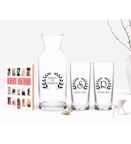 BK Gift Kişiye Özel Renkli Baskılı Çelenk Baş Harfli İsimli İkili Rakı Bardağı Karaf ve Cep Kitabı Hediye Seti-4 (Model 1)