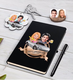 BK Gift Kişiye Özel Yılın En Mükemmel Çifti Karikatürlü Siyah Defter Kalem ve Anahtarlık Hediye Seti-53 (Model 1)