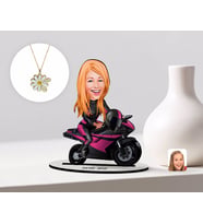 BK Gift Kişiye Özel Kadın Motorcu Karikatürlü 3D Ahşap Biblo ve İsimli Tarihli Papatya Kolye Seti (Model 1)