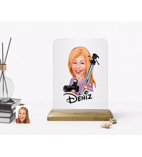 BK Gift Kişiye Özel Kadın Fotoğrafçı Karikatürlü Ahşap Standlı Çerçeve (Beyaz)