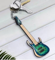BK Gift Kişiye Özel İsimli Elektro Gitar Enstrüman Ahşap Anahtarlık-2 (Beyaz)