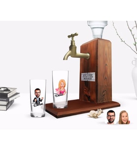 BK Gift Kişiye Özel Renkli Baskılı Erkek ve Kadın Karikatürlü İkili Rakı Bardağı ve Ahşap Rakı Standı Hediye Seti-3 (Model 1)