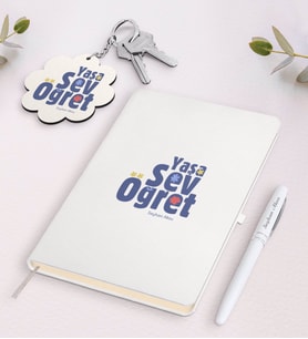 BK Gift Kişiye Özel Yaşa Sev Öğret Beyaz Defter Kalem ve Anahtarlık Hediye Seti-2 (Model 1)