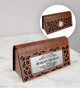 BK Gift Kişiye Özel AHM-P02 Piramit Saatli Ahşap Masa İsimliği