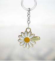 BK Gift Kişiye Özel İsimli Gold Metal Papatya Anahtarlık