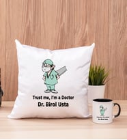 Doktor Esprili Kare Yastık ve Siyah Kupa Bardak