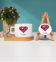 Sevgiliye Hediye Love Tasarımlı Sevgili Ahşap Altlıklı Fincan ve Anahtarlık Hediye Seti