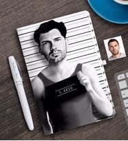 BK Gift Kişiye Özel Erkek Kriminal Karikatürlü Beyaz Defter ve Kalem Hediye Seti-1