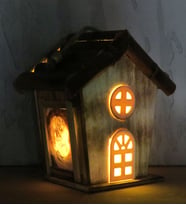 BK Gift Kişiye Özel Bambu Ev Tasarımlı Işıklı Fotoğraf Çerçevesi (Beyaz)