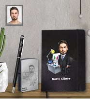 Kişiye Özel Öğretmen Karikatürlü  Siyah Defter Kalem Çakmak Hediye Seti  Bay-15 (Model 1)