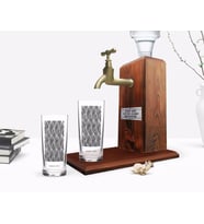 BK Gift Kişiye Özel Renkli Baskılı İsimli İkili Rakı Bardağı ve Ahşap Rakı Standı Hediye Seti-126 (Model 1)