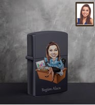 Kişiye Özel İş Kadını Karikatürlü UV Baskılı Siyah Benzinli Çakmak Bayan-13