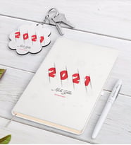 BK Gift Kişiye Özel 2024 Mutlu Yıllar Beyaz Defter Kalem ve Anahtarlık Hediye Seti-2 (Model 1)