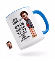 BK Gift Kişiye Özel Erkek Her Şey Yolundaymış Gibi Karikatürlü Mavi Kupa Bardak-1