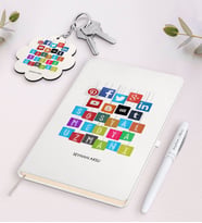 BK Gift Kişiye Özel Sosyal Medya Uzmanı Beyaz Defter Kalem ve Anahtarlık Hediye Seti-1 (Model 1)