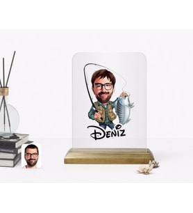 BK Gift Kişiye Özel Erkek Balıkçı Karikatürlü Ahşap Standlı Çerçeve (Beyaz)