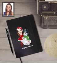 Kişiye Özel Yılbaşı Bayan Karikatürlü Siyah Defter Kalem Hediye Seti Model-3