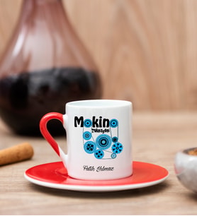 Makine Teknisyeni Kırmızı Türk Kahvesi Fincanı