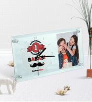 BK Gift Kişiye Özel Fotoğraflı Dünyanın 1 Numaralı Babası Masaüstü Cam Saat (Beyaz)