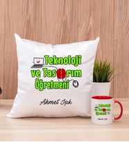 Teknoloji ve Tasarım Öğretmeni Kare Yastık ve Kırmızı Kupa Bardak