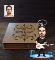 Kişiye Özel Gitarist Karikatürlü  Ahşap Anahtarlık Kutulu Bay-3