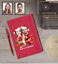 Kişiye Özel Yılbaşı Sevgili Karikatürlü Kırmızı Defter Kalem Hediye Seti Model-3