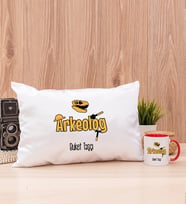 Arkeolog Dikdörtgen Yastık ve Kırmızı Kupa Bardak