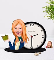 BK Gift Kişiye Özel Bayan Sınıf Öğretmeni Karikatürlü Ahşap Masaüstü Biblo Saat-1 (Beyaz)