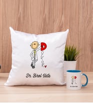 Doktor Karikatürü Kare Yastık ve Mavi Kupa Bardak
