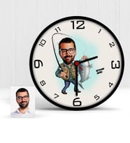 BK Gift Kişiye Özel Balıkçı Karikatür Ahşap Duvar Saati  1