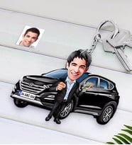 BK Gift Kişiye Özel Erkek Hyundai Tucson Figürlü Plakalı Ahşap Karikatür Anahtarlık-2 (Beyaz)