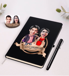 BK Gift Kişiye Özel Yılın En Mükemmel Çifti Karikatürlü Siyah Defter ve Kalem Hediye Seti-4